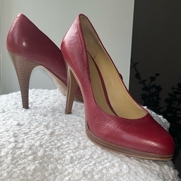 Red Heels - Picture 3 of 5